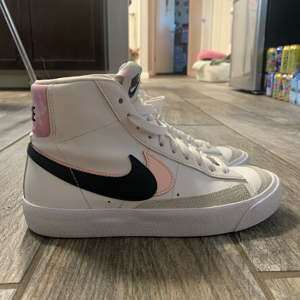 Nike blazers shadow pink bottoms size 6 womens 4y